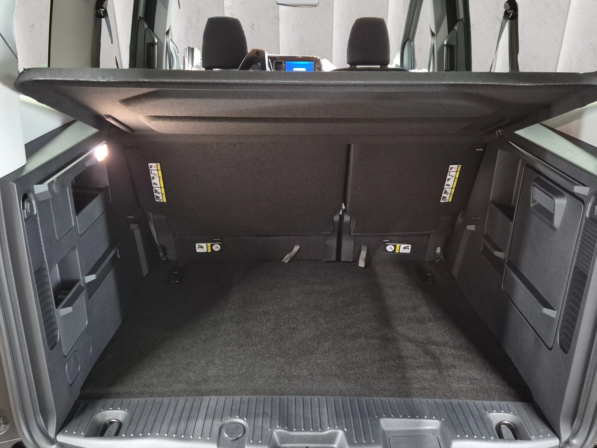 Ford Tourneo Courier Titanium 1.0 EcoBoost 92 kW Auto Kompaktvan. 5-türig