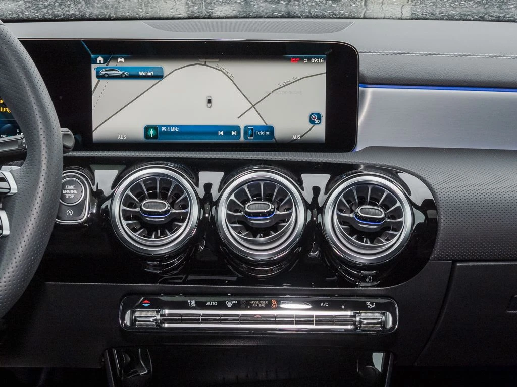Mercedes-Benz-CLA 220 d-image-9