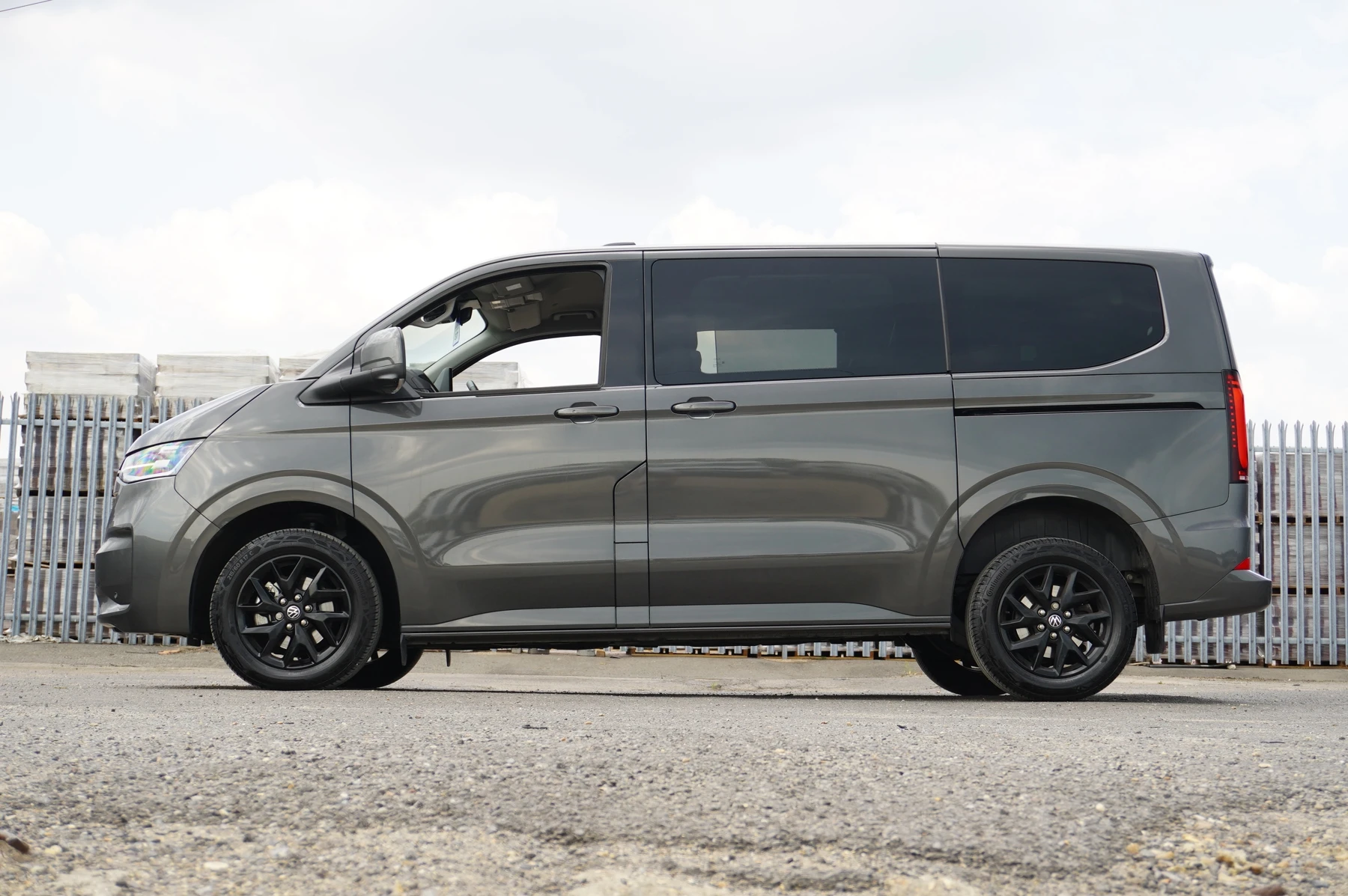 Volkswagen-Transporter-image-29