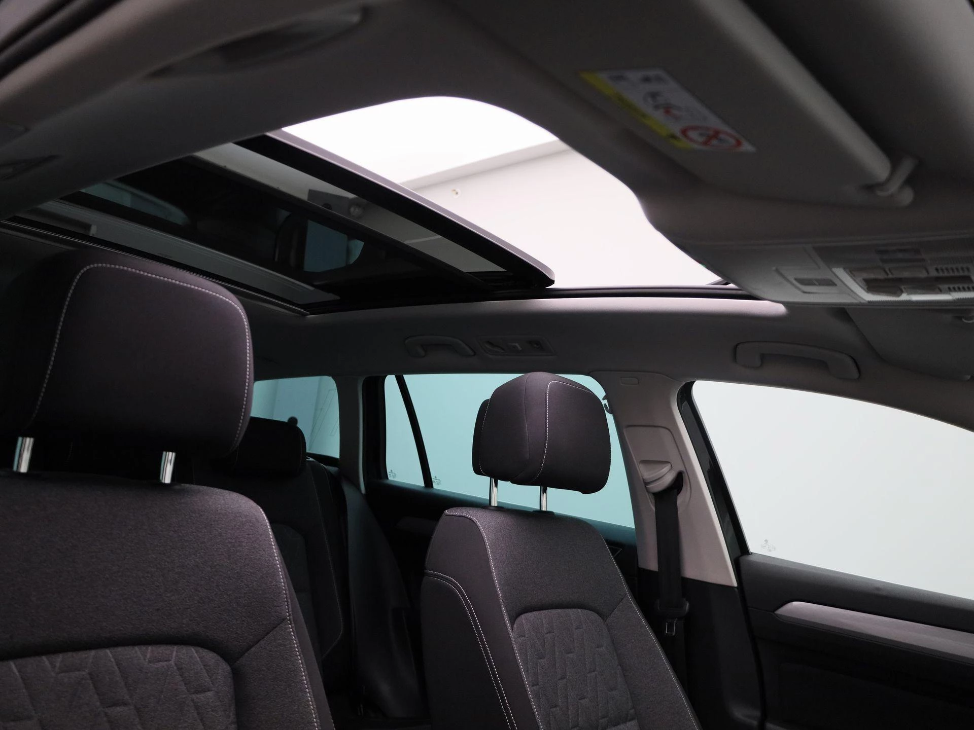 Volkswagen-Passat-image-53