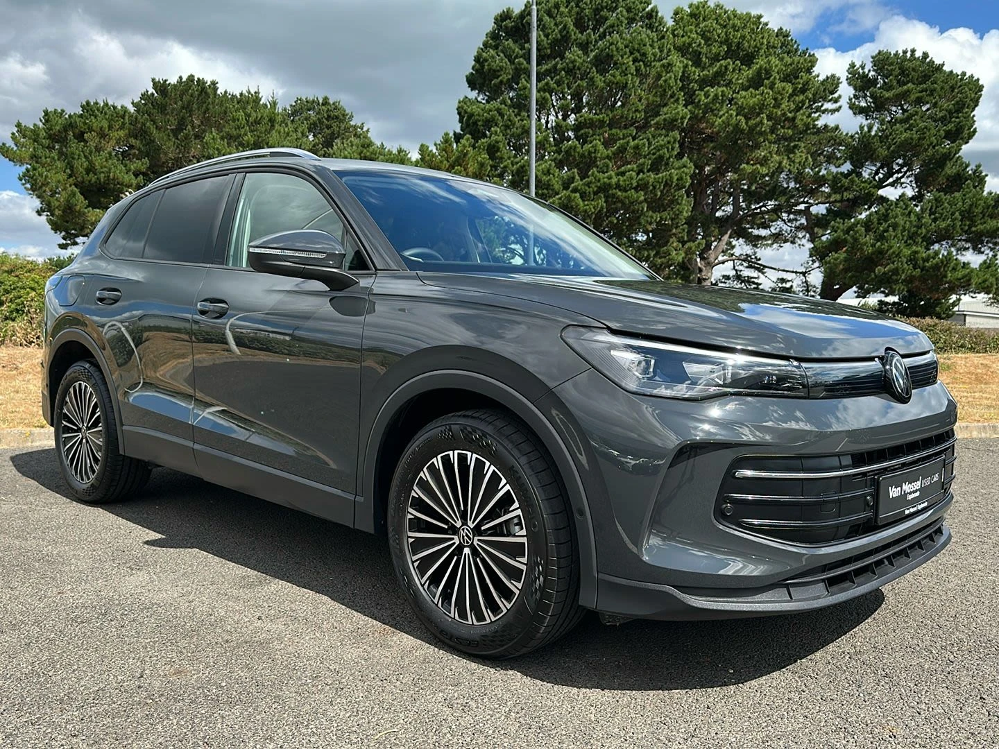 Volkswagen-Tiguan-image-17