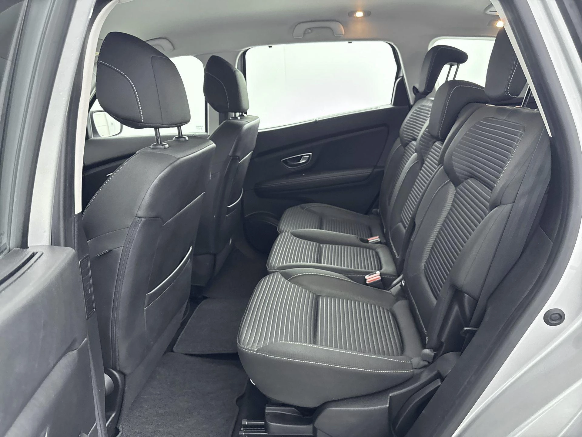 Renault-Grand Scénic-image-24