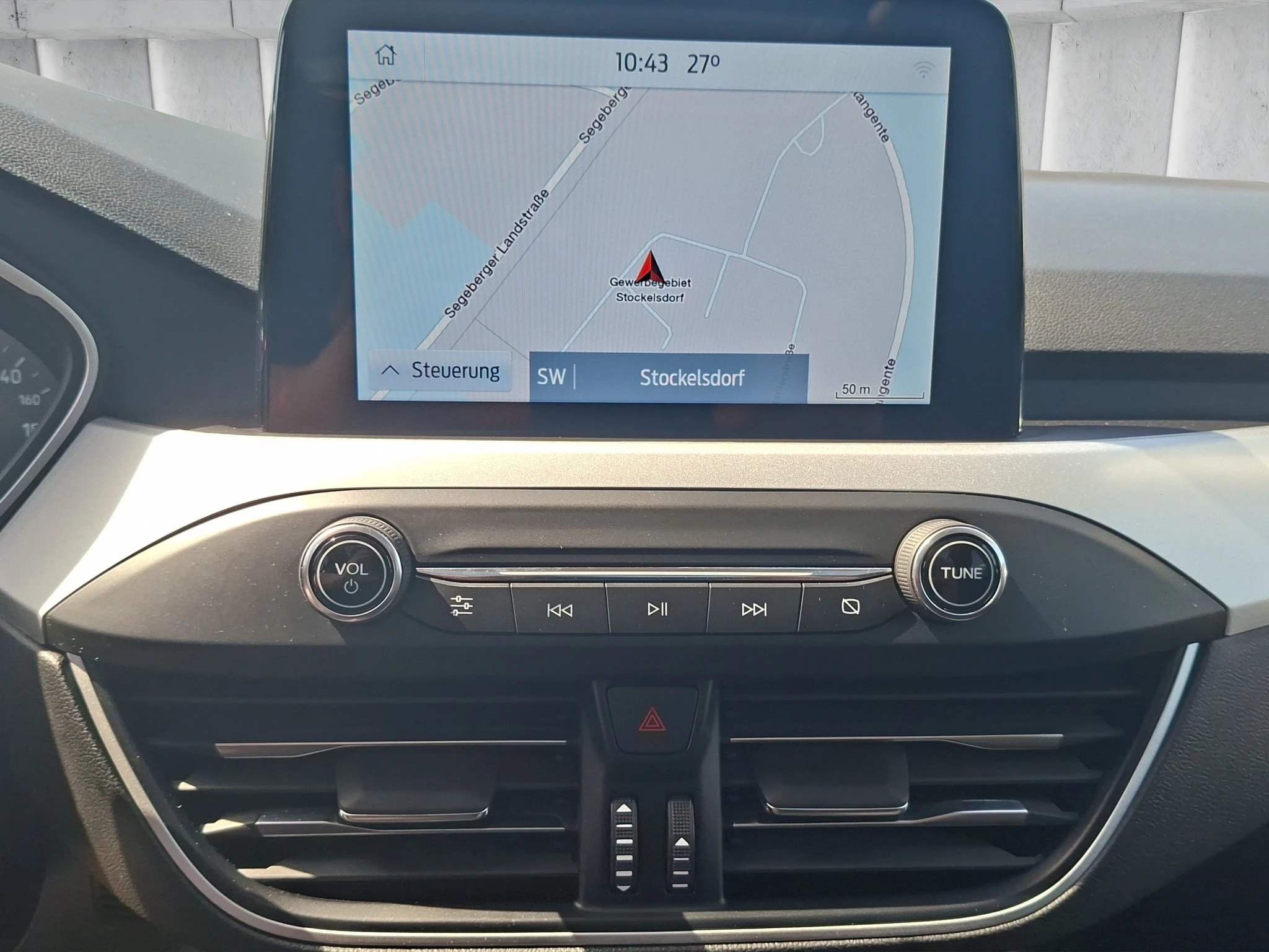 Ford Focus Cool & Connect 1.5 EB Aut. | LED | AHK | Pano | RFK | SHZ | Navi