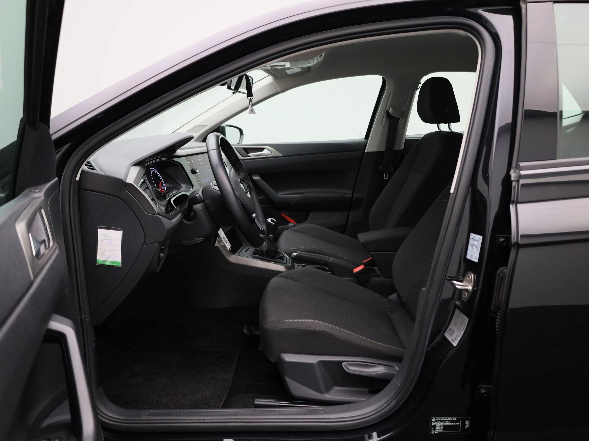 Volkswagen-Polo-image-8