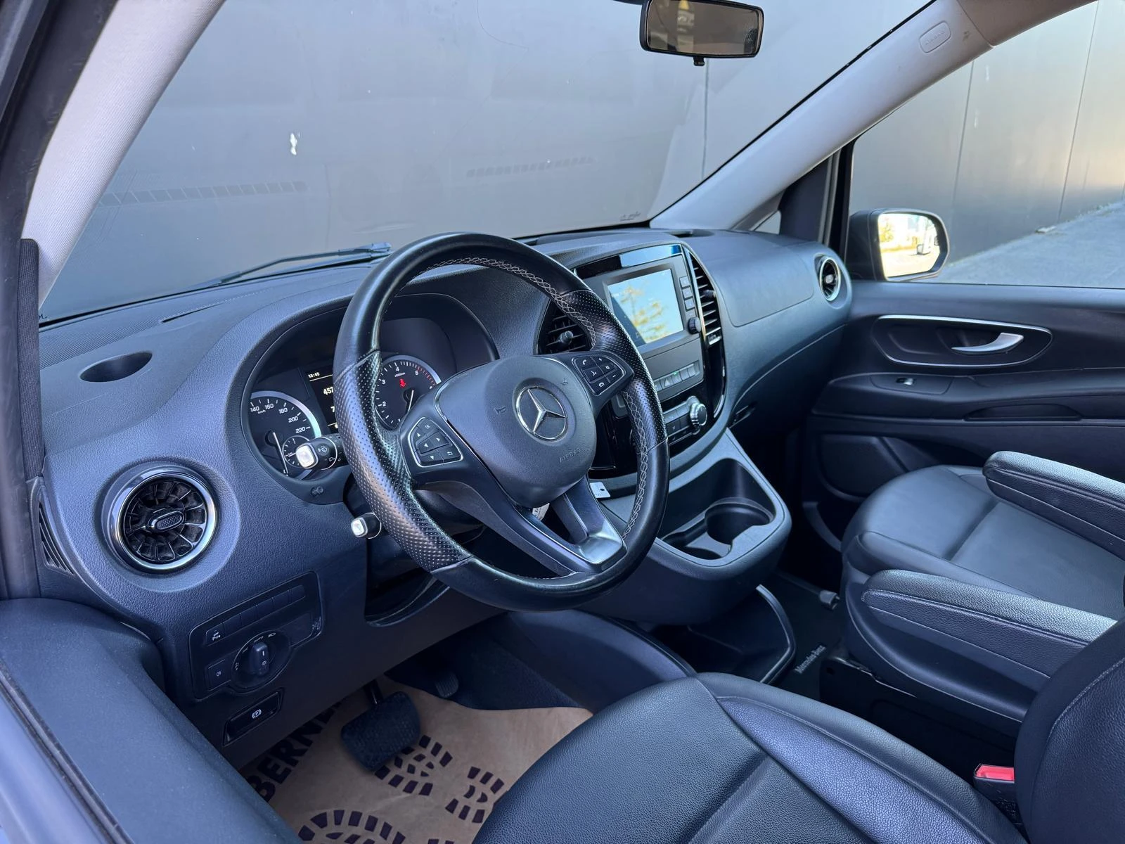 Mercedes-Benz-Vito-image-6