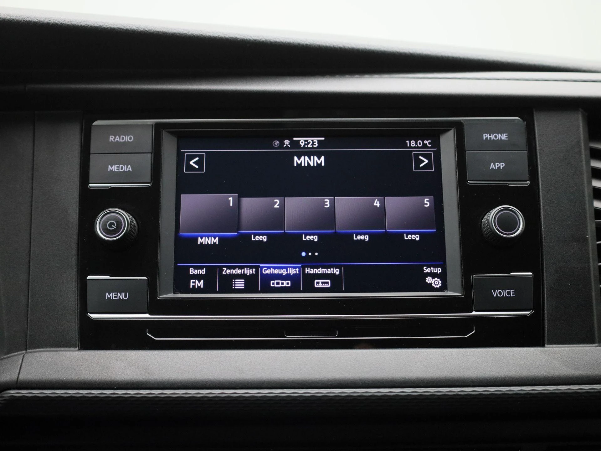 Volkswagen-Transporter-image-20