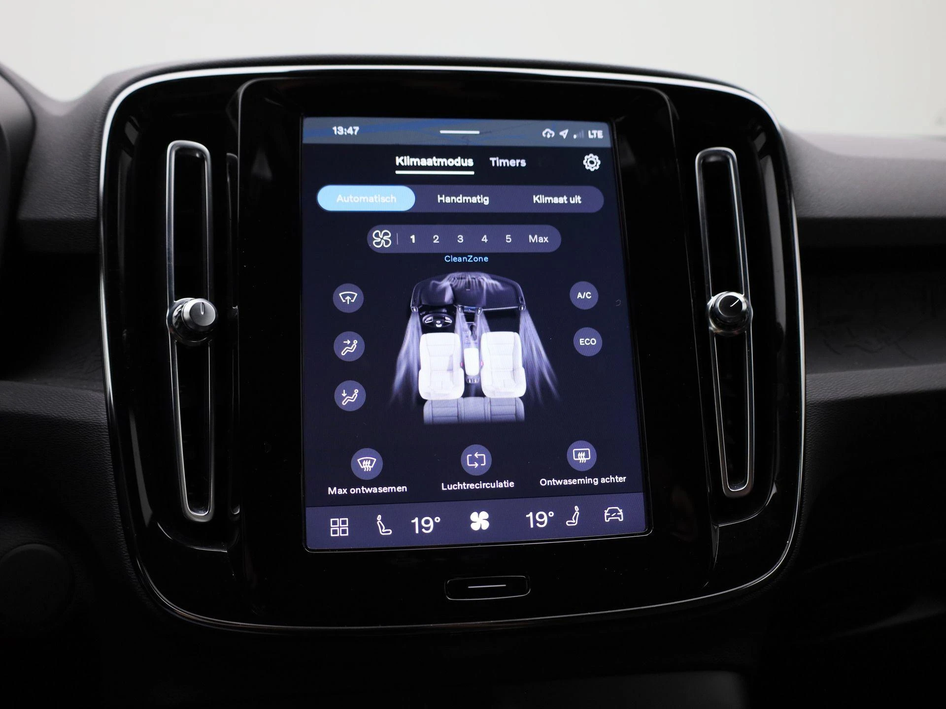 Volvo-XC40-image-16