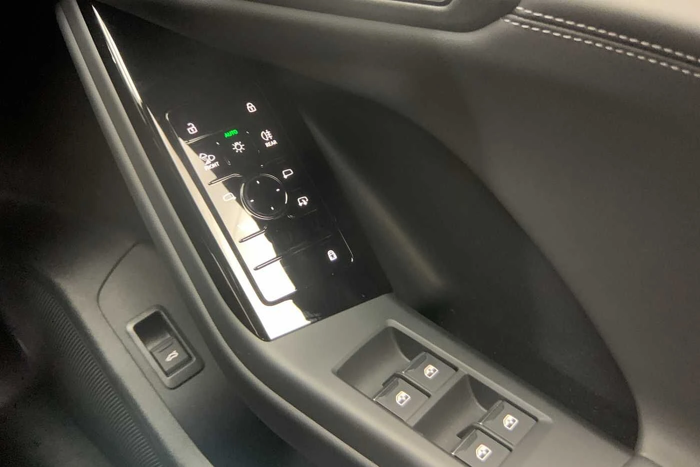 Audi-Q6 e-tron-image-20