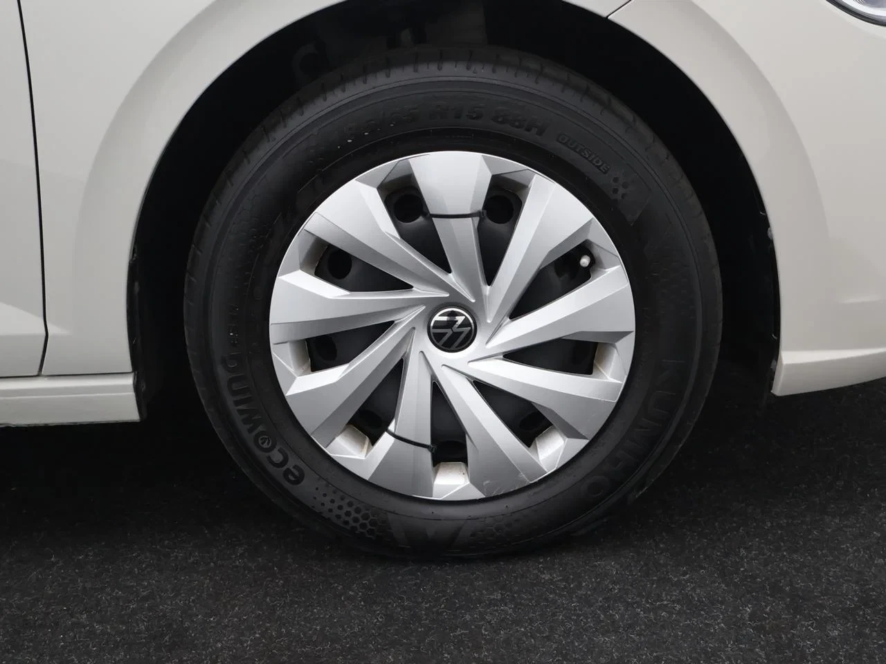 Volkswagen-Polo-image-4