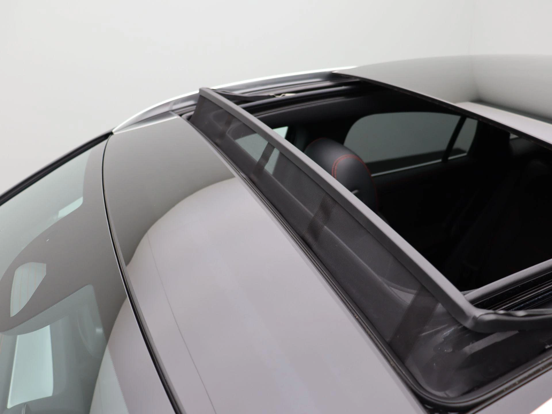 Mercedes-Benz-EQA-image-16