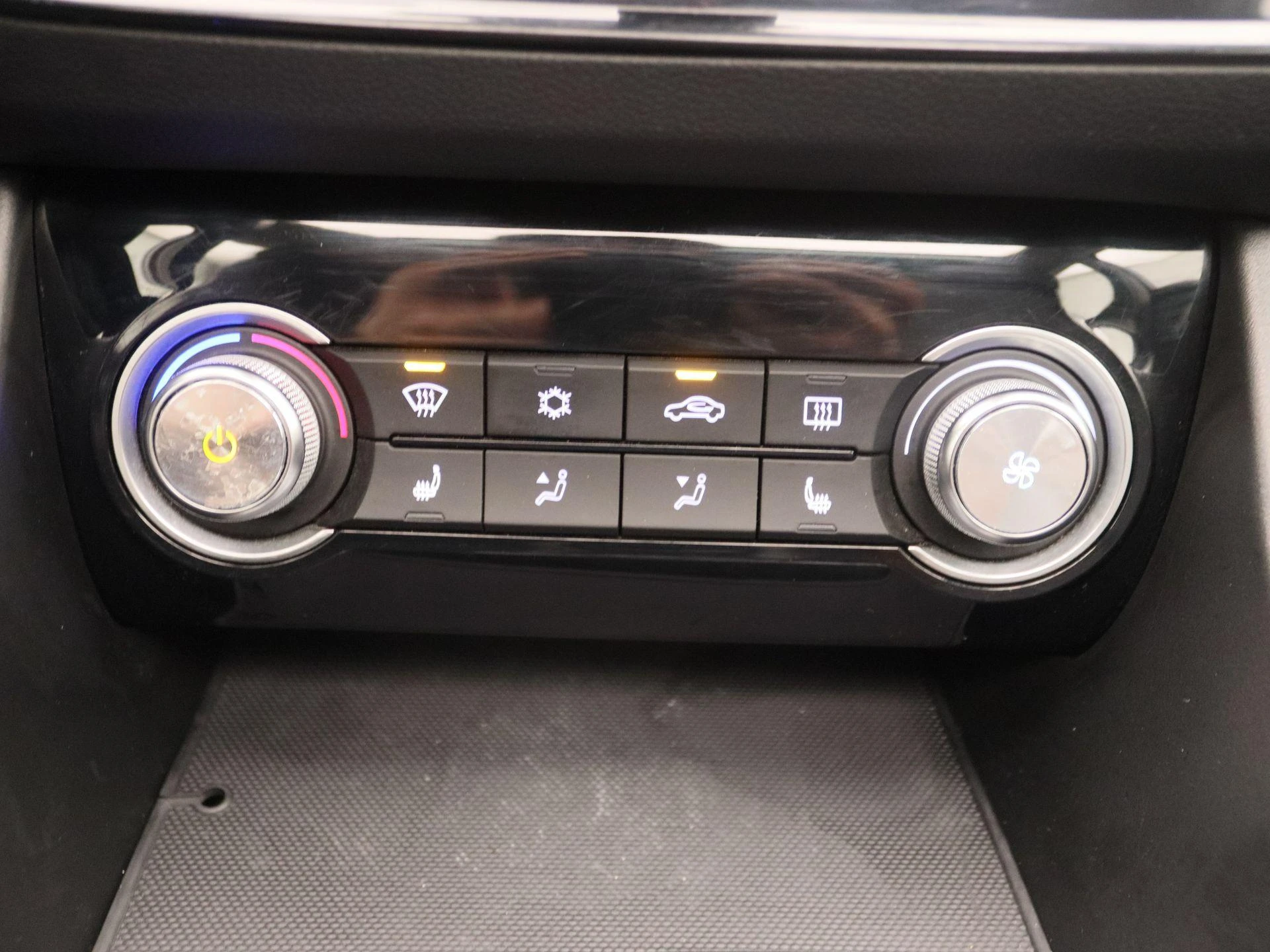 MG-ZS EV-image-10