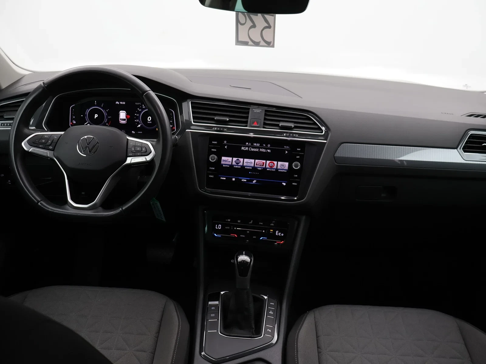 Volkswagen-Tiguan-image-11