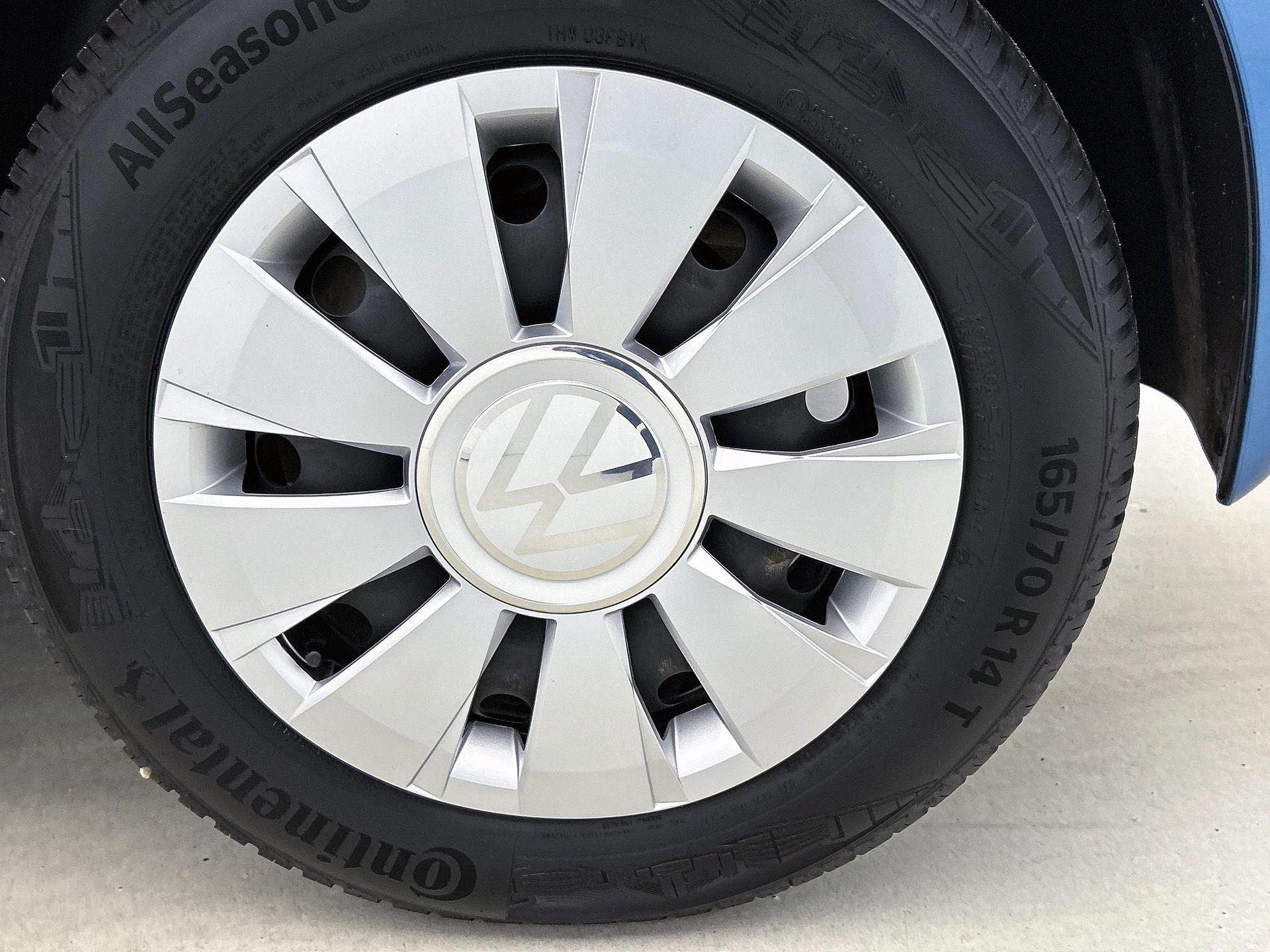 Volkswagen-up!-image-30