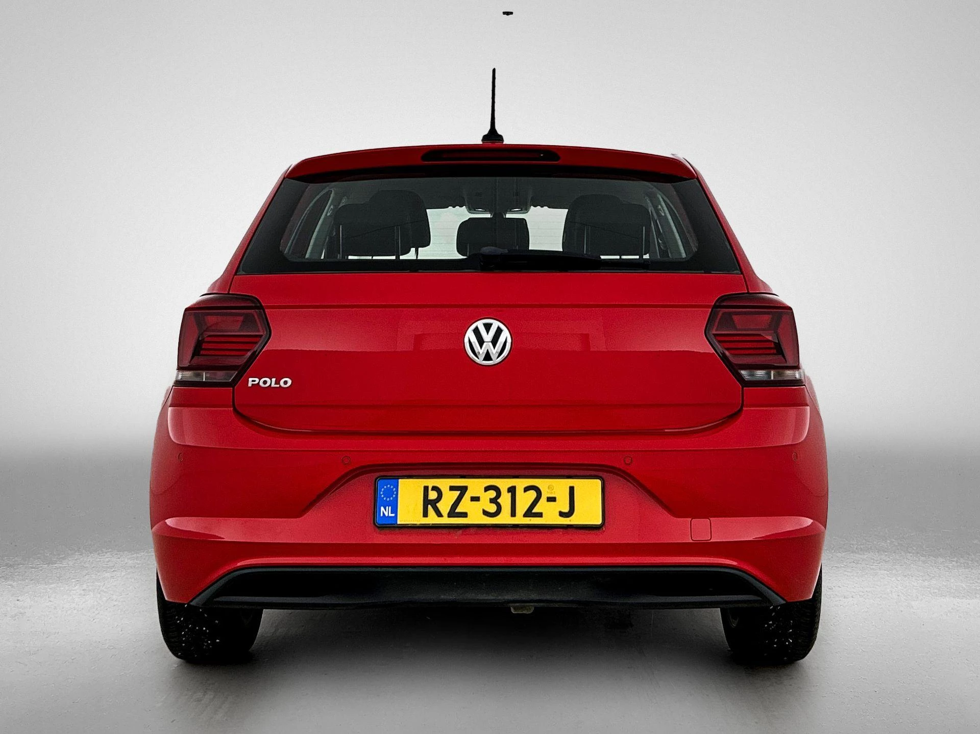 Volkswagen-Polo-image-4