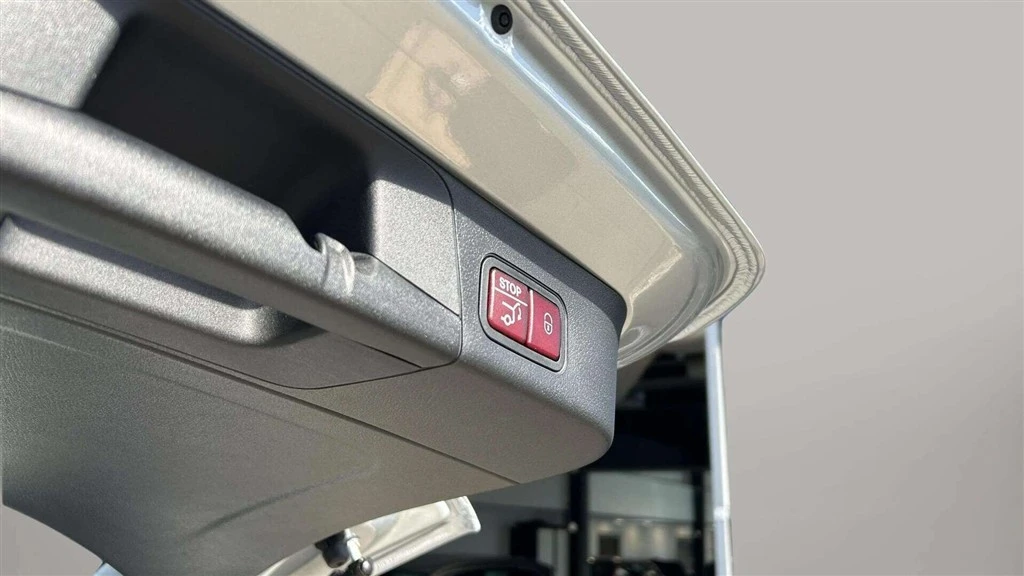 Mercedes-Benz-EQB-image-19