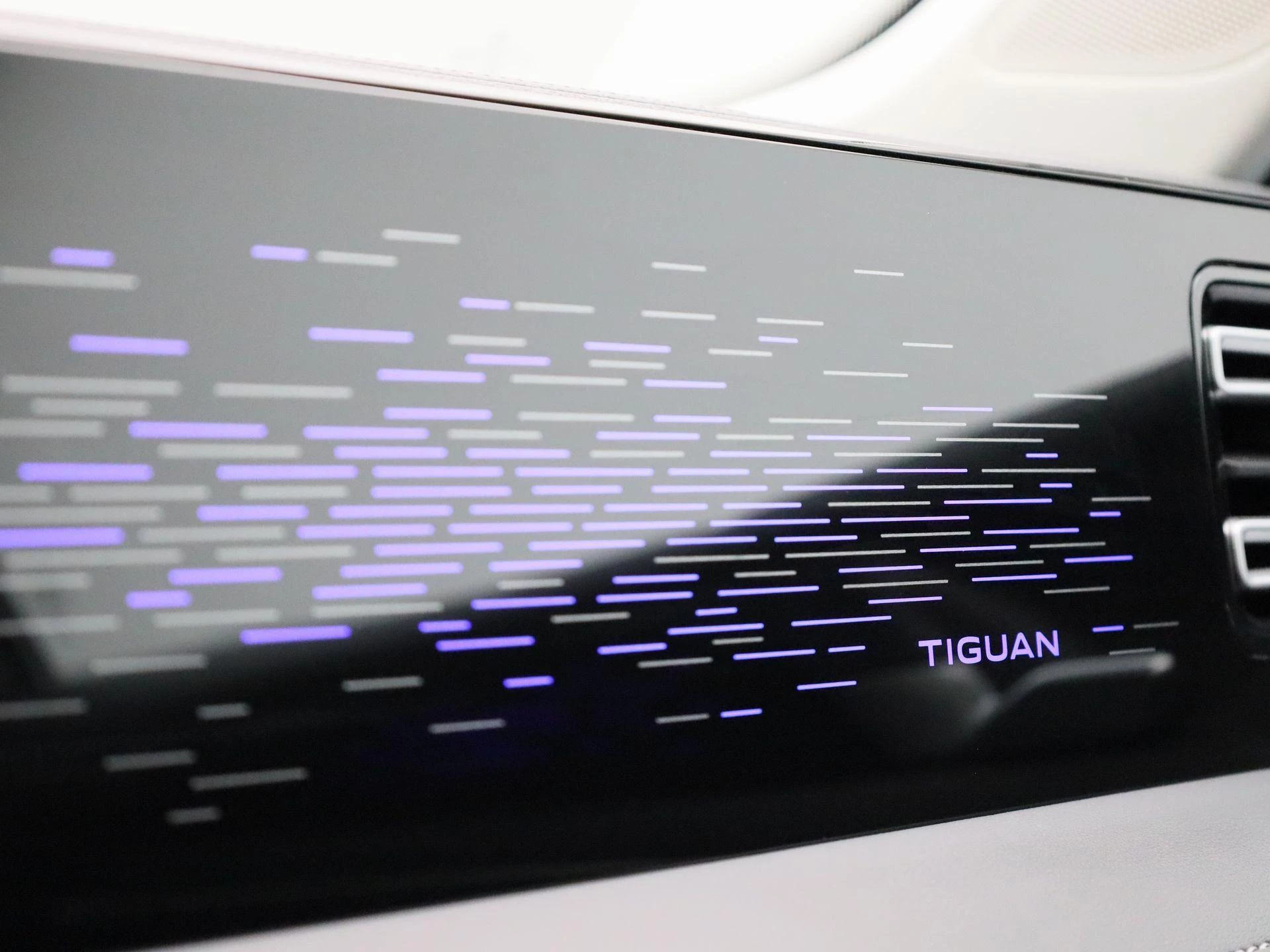 Volkswagen-Tiguan-image-25