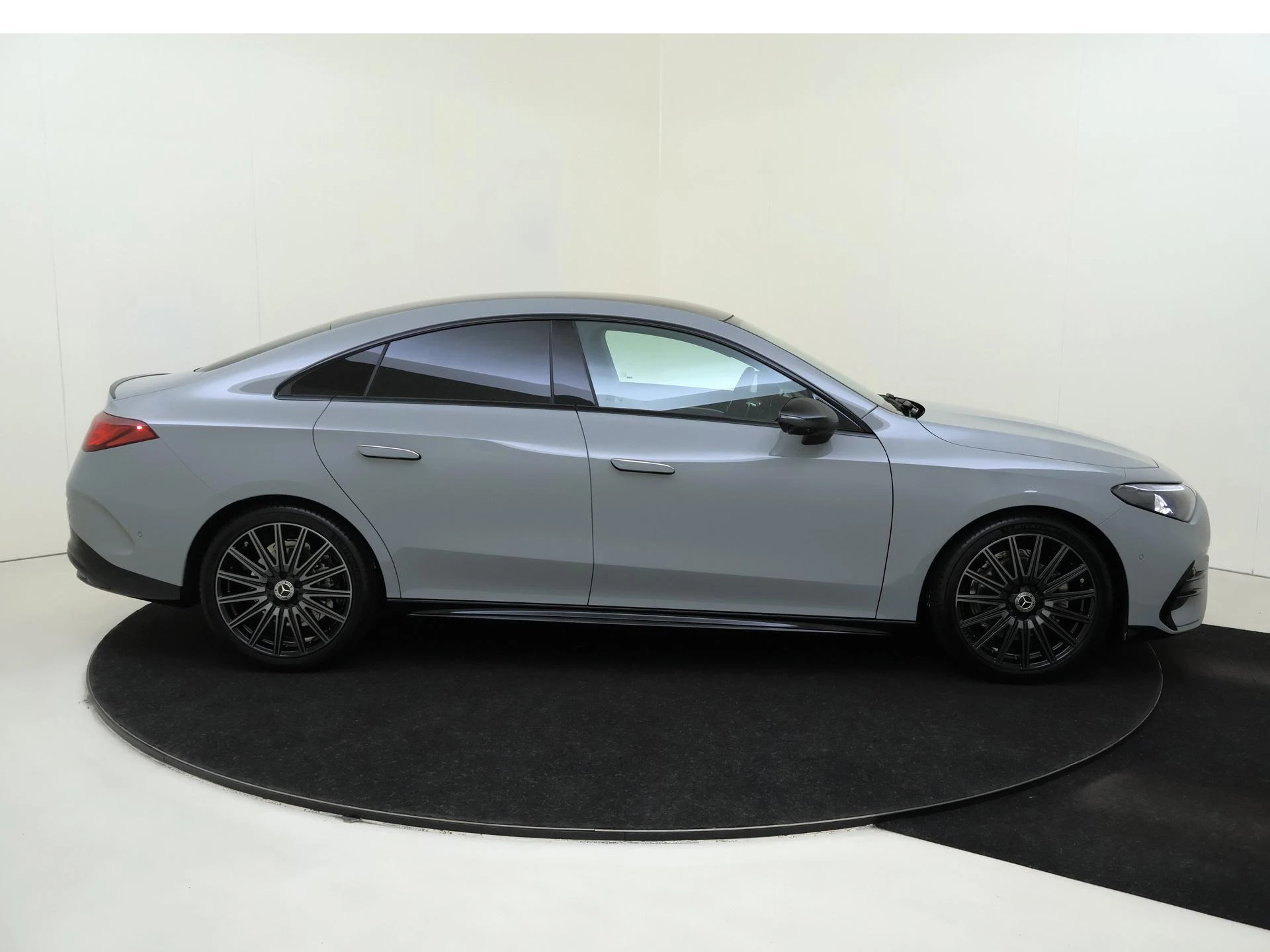 Mercedes-Benz-CLA-image-8