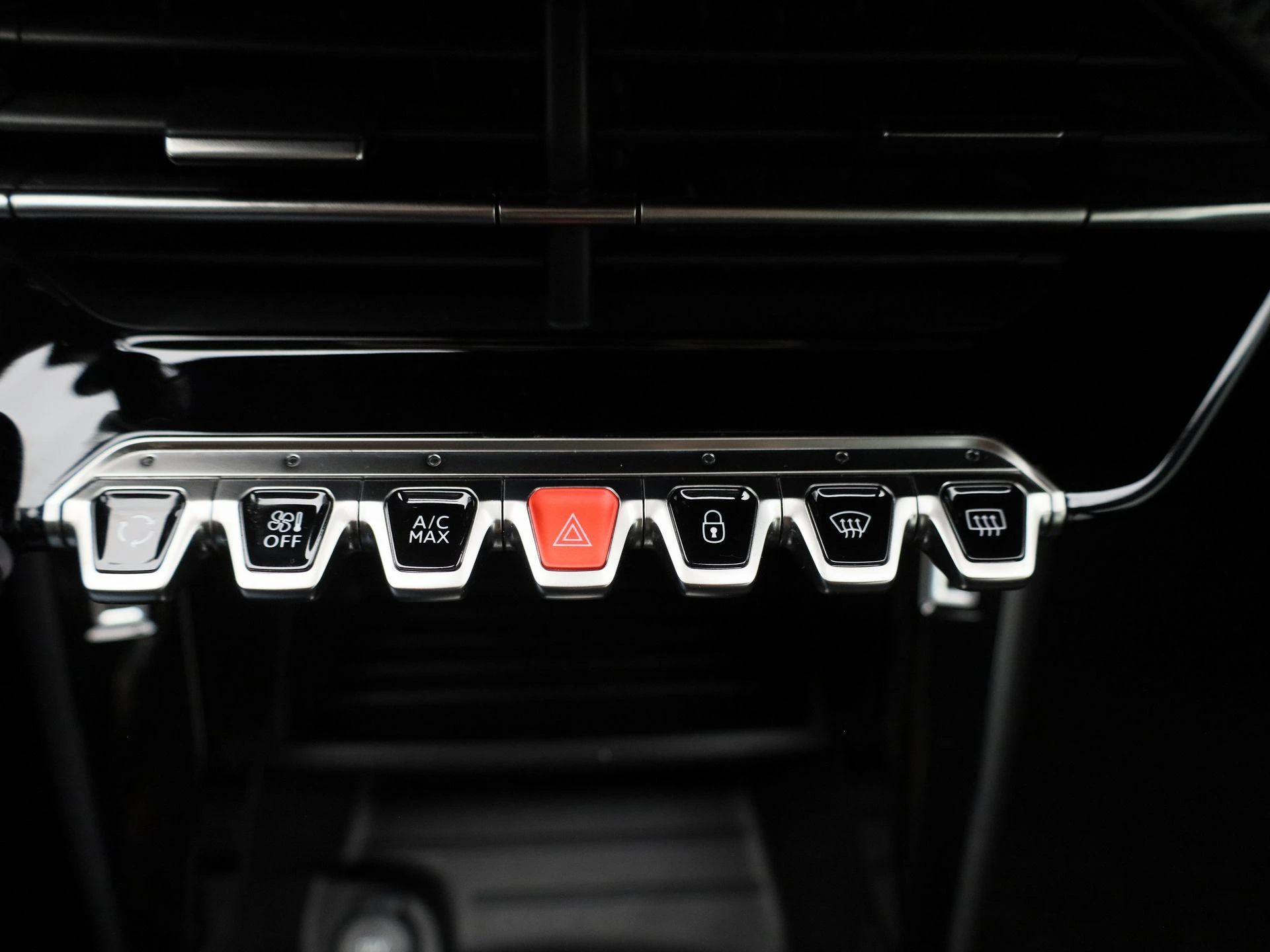 Peugeot-e-208-image-24