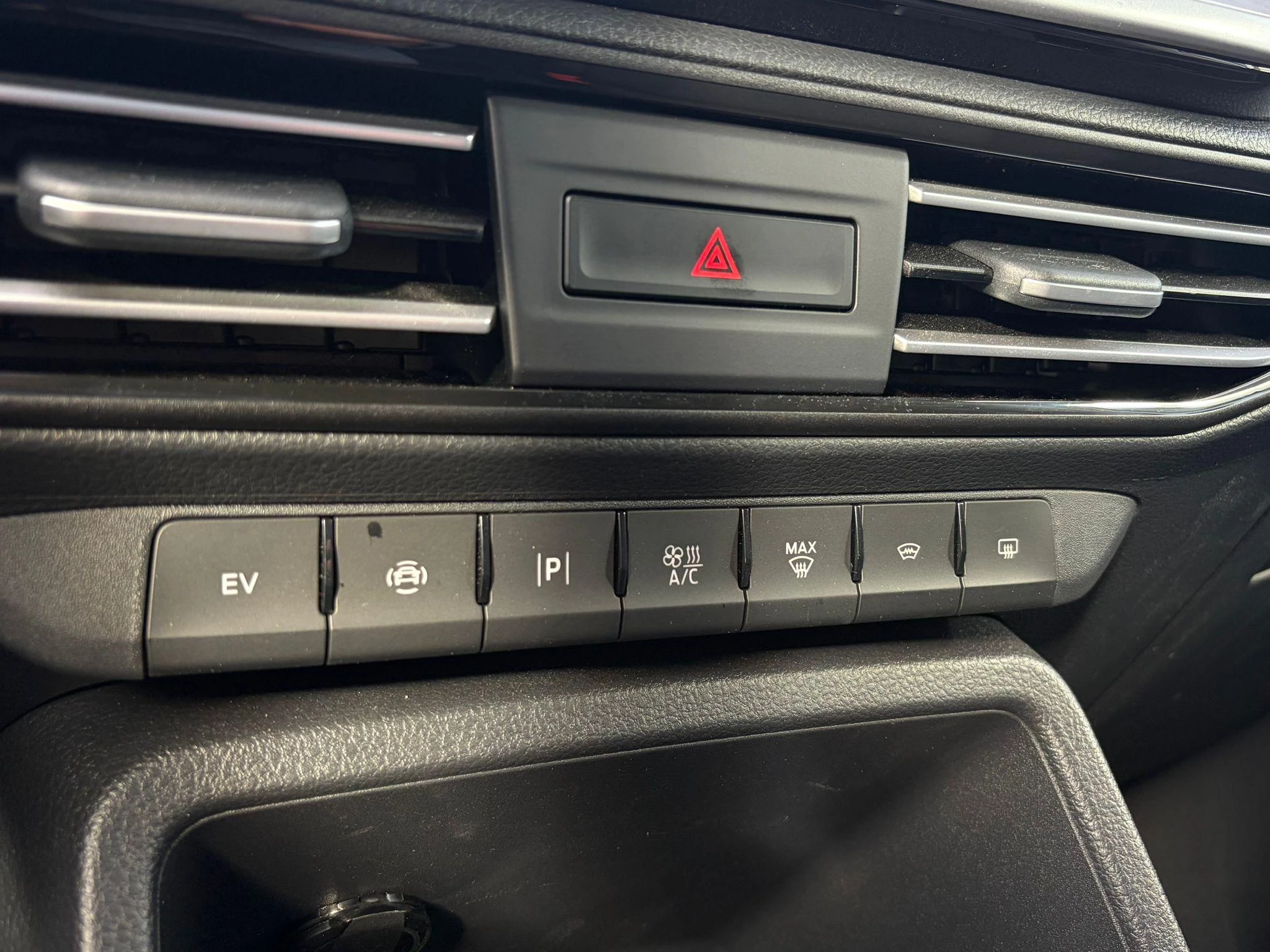 Ford-Transit Connect-image-24