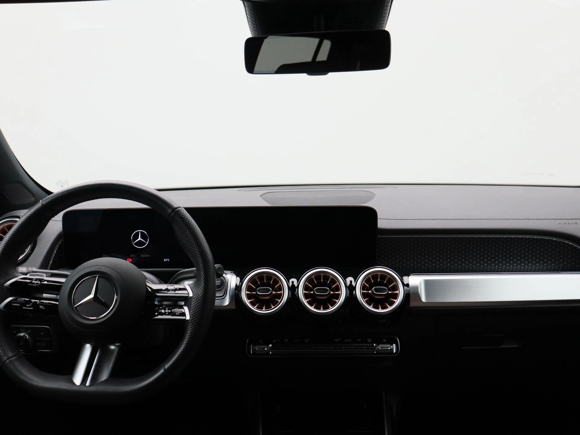 Mercedes-Benz-EQB-image-11