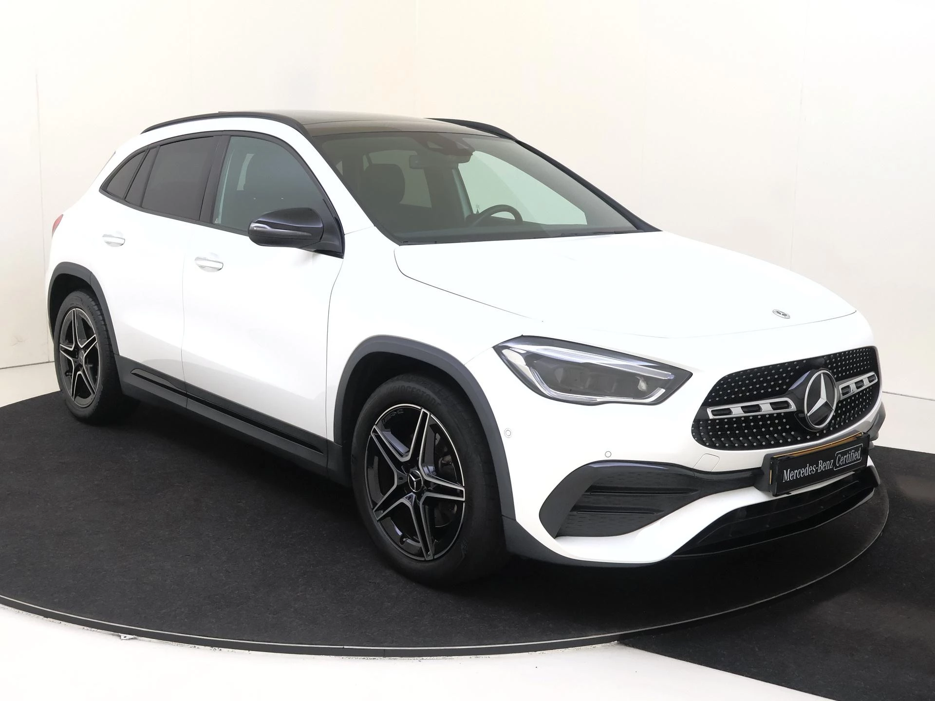Mercedes-Benz-GLA-image-1