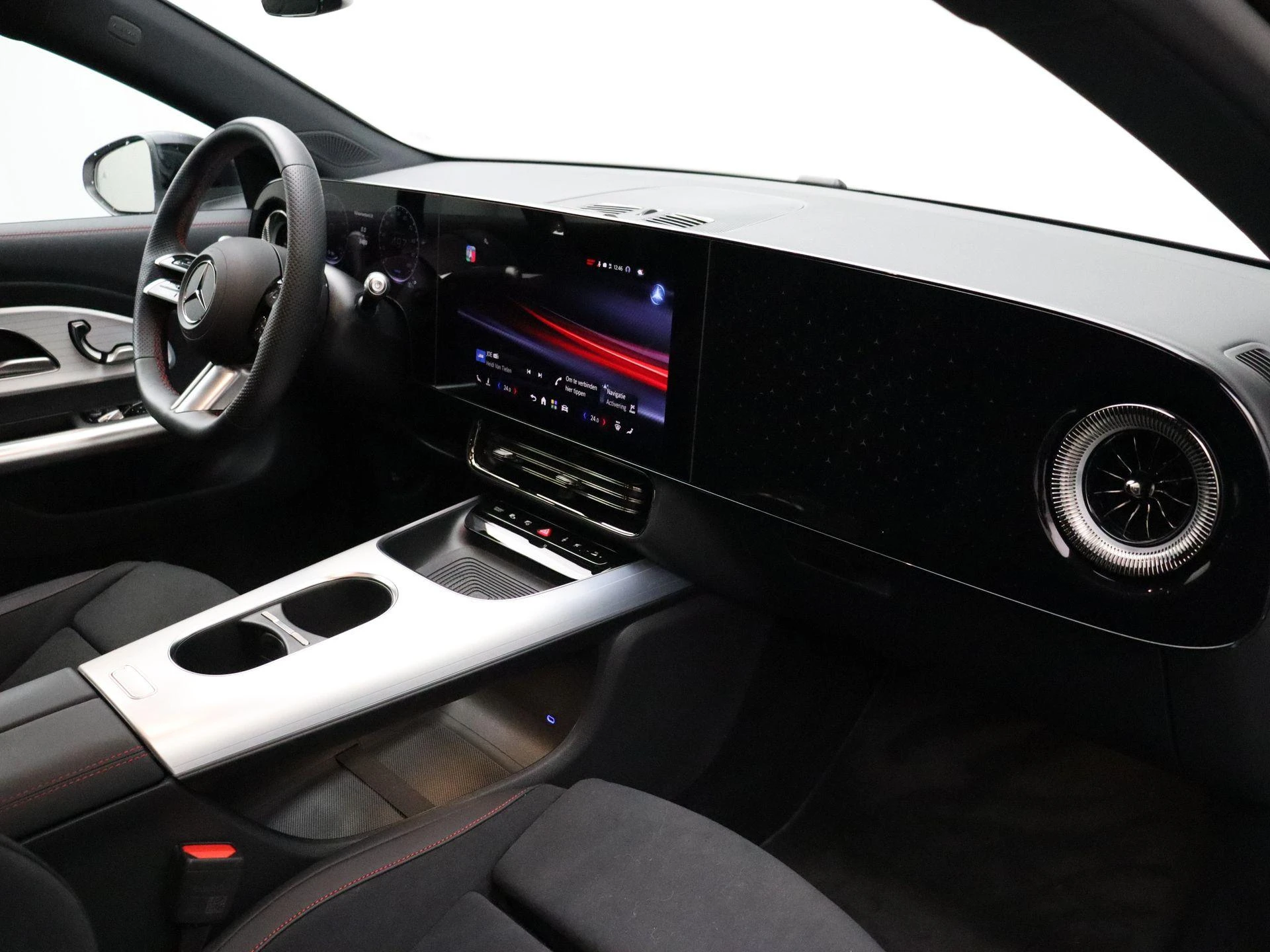 Mercedes-Benz-CLA-image-18