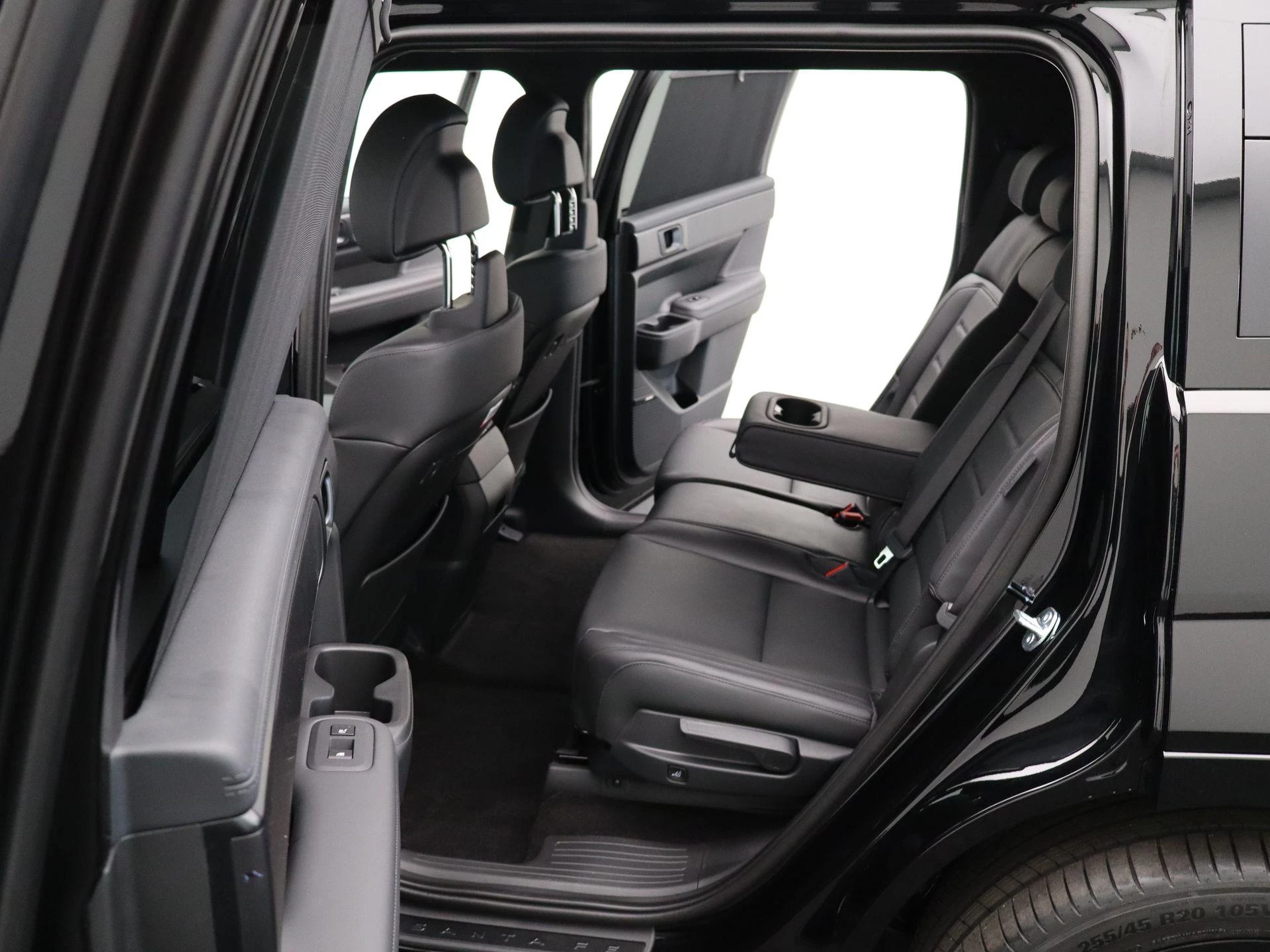 Hyundai-Santa Fe-image-12