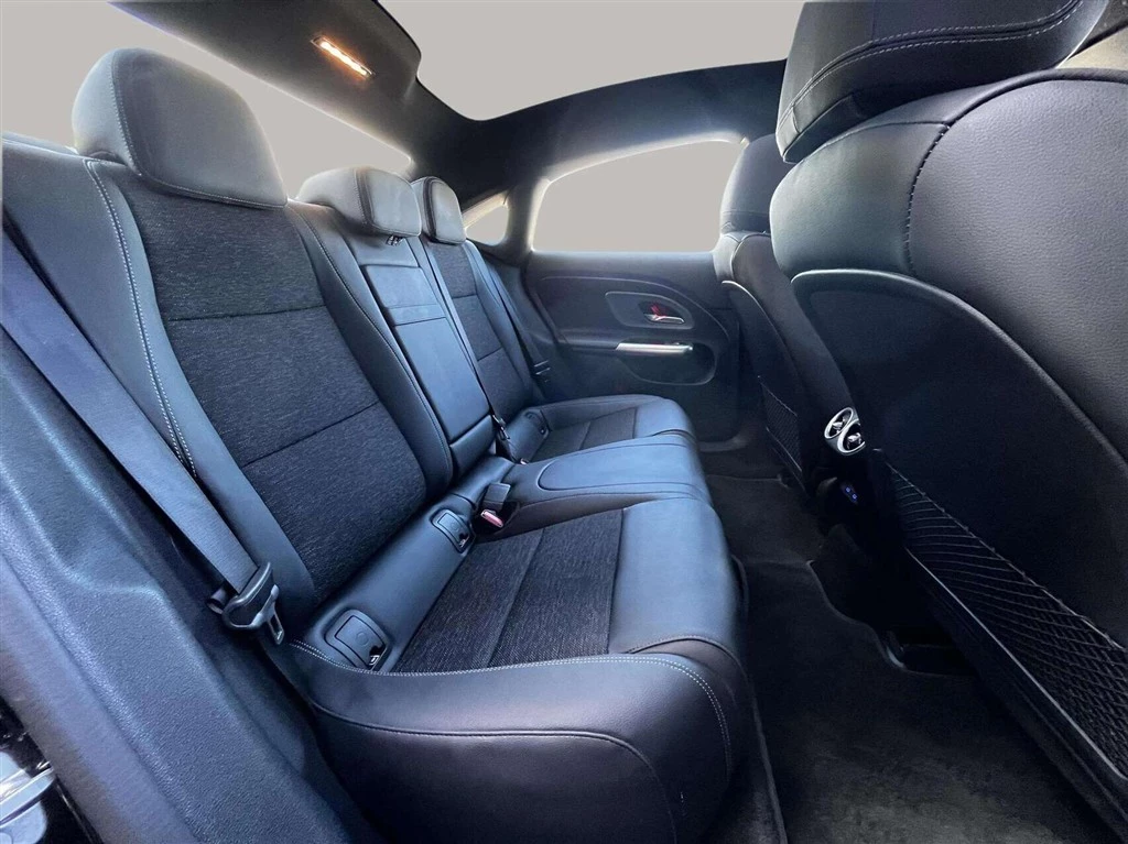 Mercedes-Benz-CLA-image-20