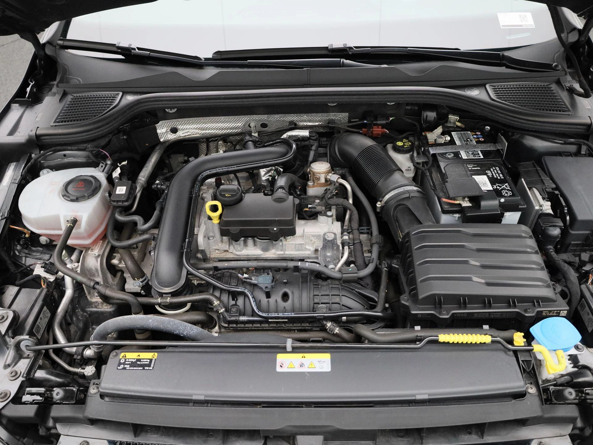 Volkswagen-Golf-image-32