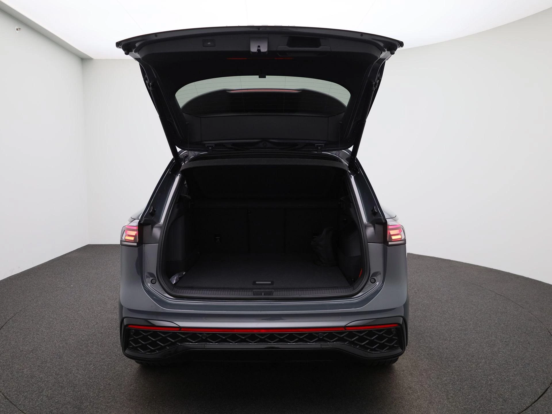 Volkswagen-Tiguan-image-10