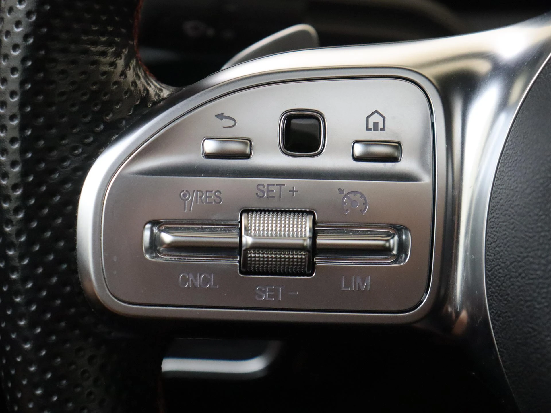 Mercedes-Benz-CLA-image-11