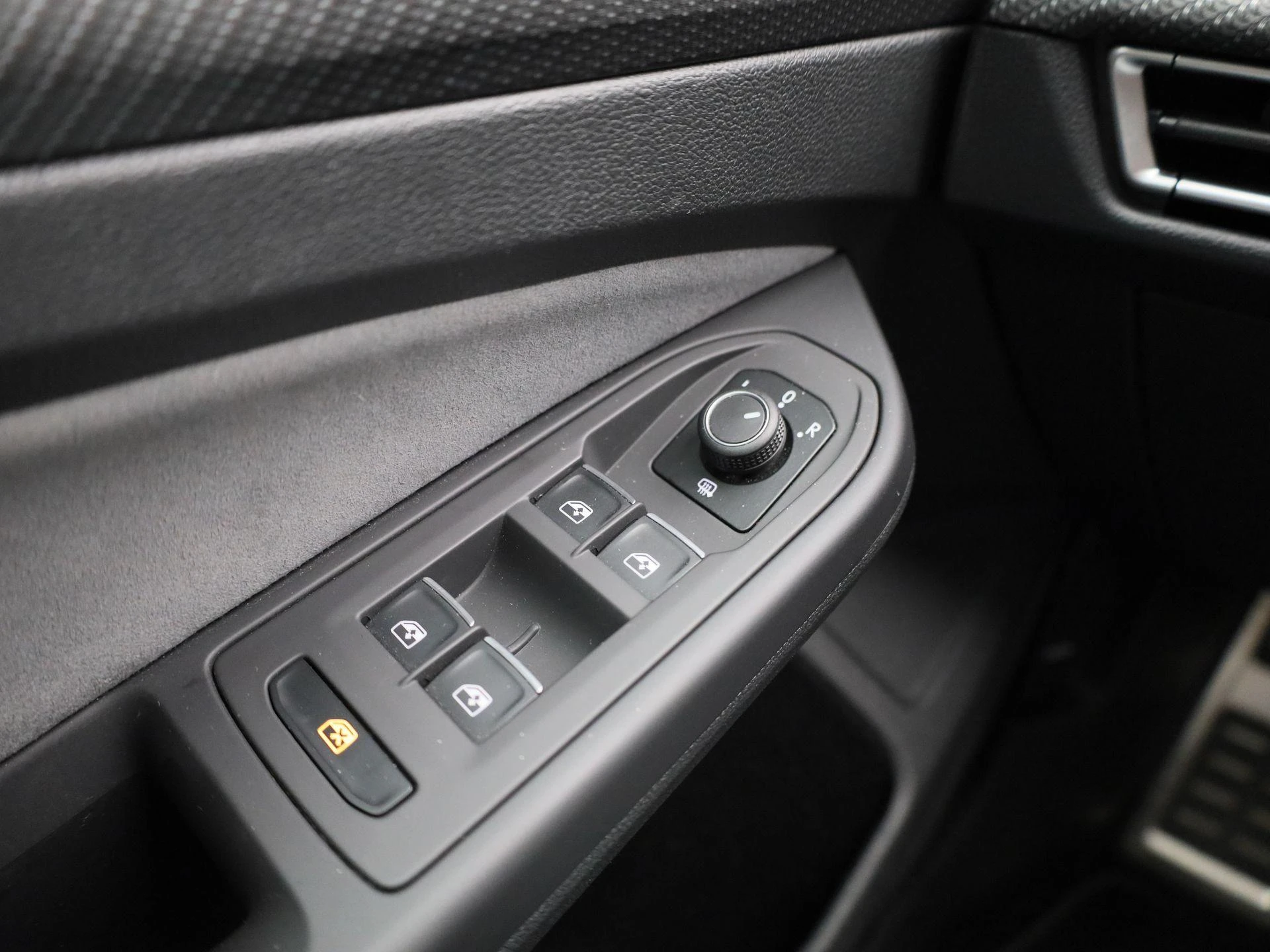 Volkswagen-Golf-image-22