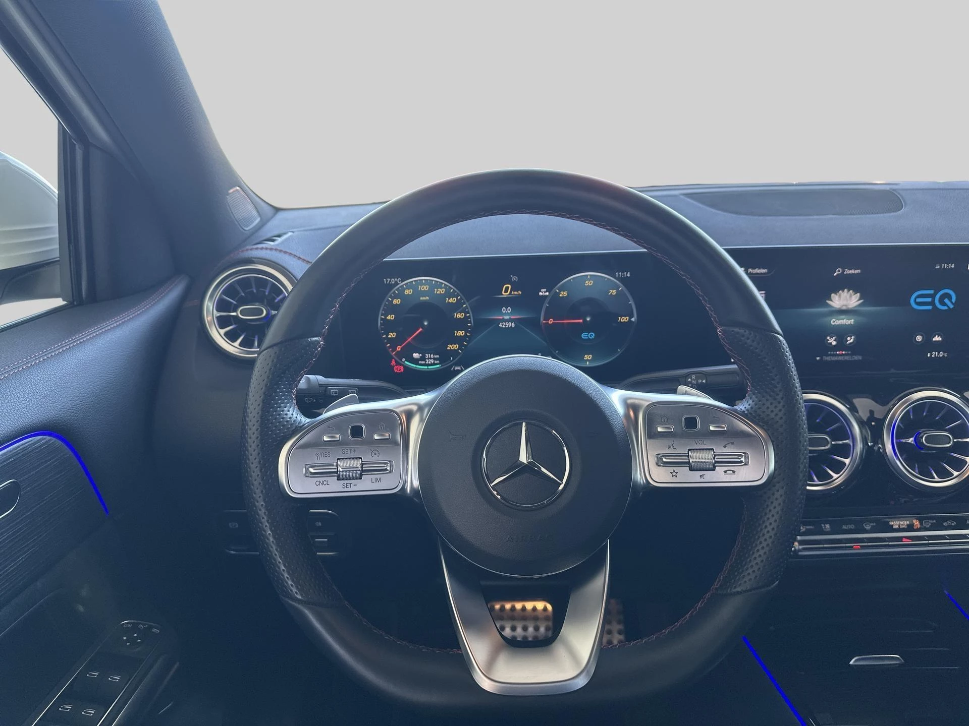 Mercedes-Benz EQA 350 4MATIC AMG Line + TREKHAAK + 360 CAMERA + MEMORY ZETELS +