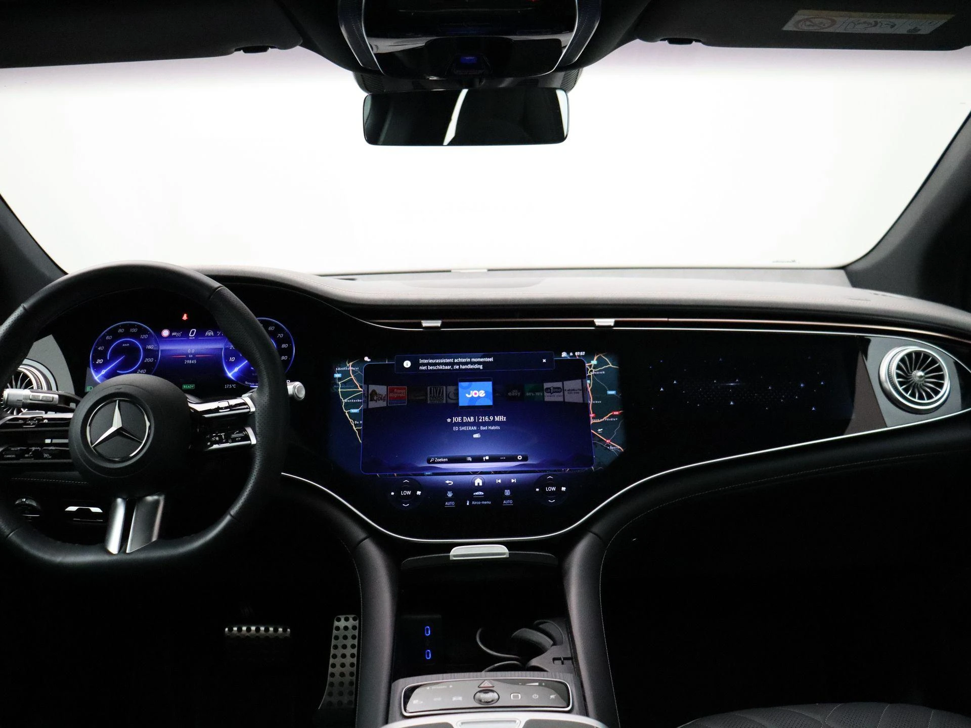 Mercedes-Benz-EQS-image-27