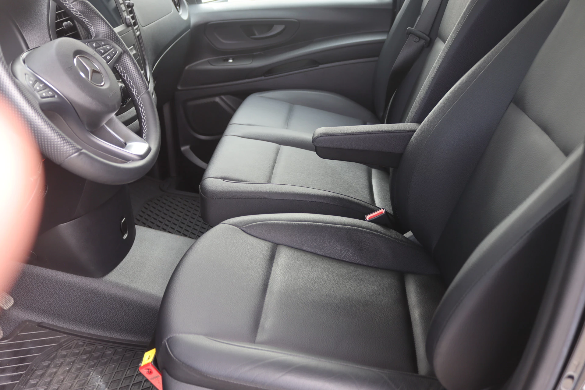 Mercedes-Benz-eVito-image-4