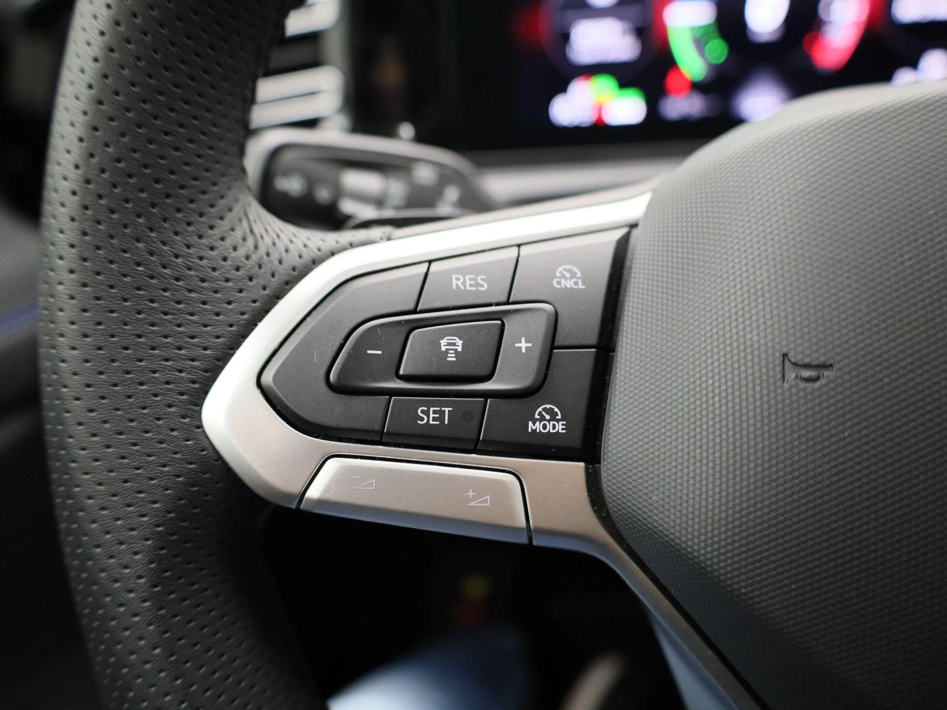 Volkswagen-Tiguan-image-22