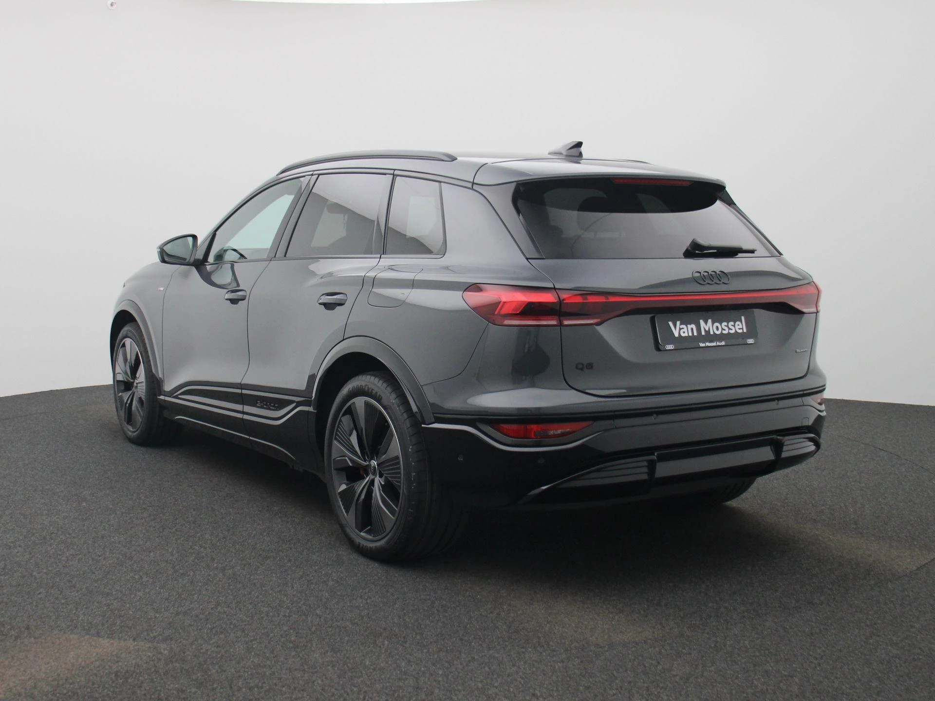 Audi-Q6 e-tron-image-1