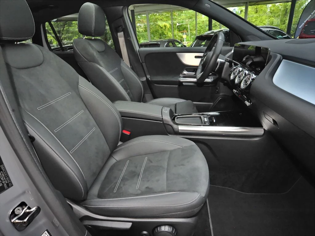 Mercedes-Benz-GLA 200 d-image-12