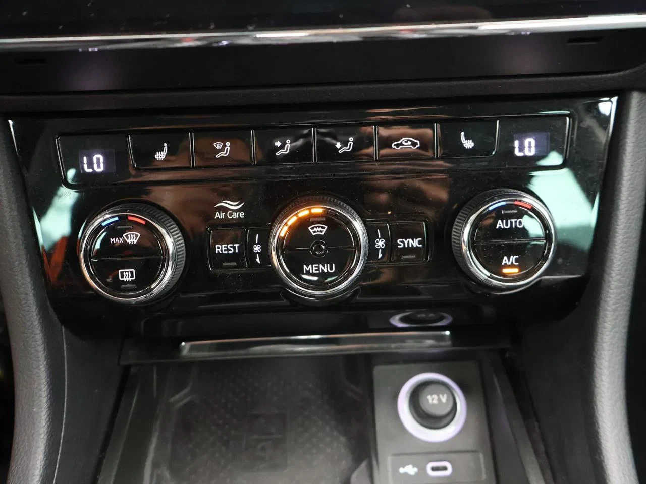 Škoda Superb Combi PHEV Superb Style *1.4TSI*AUTOMAAT*PLUG-IN*NAVI*TREKHAAK*ZETELVERWARMING V+A* ...