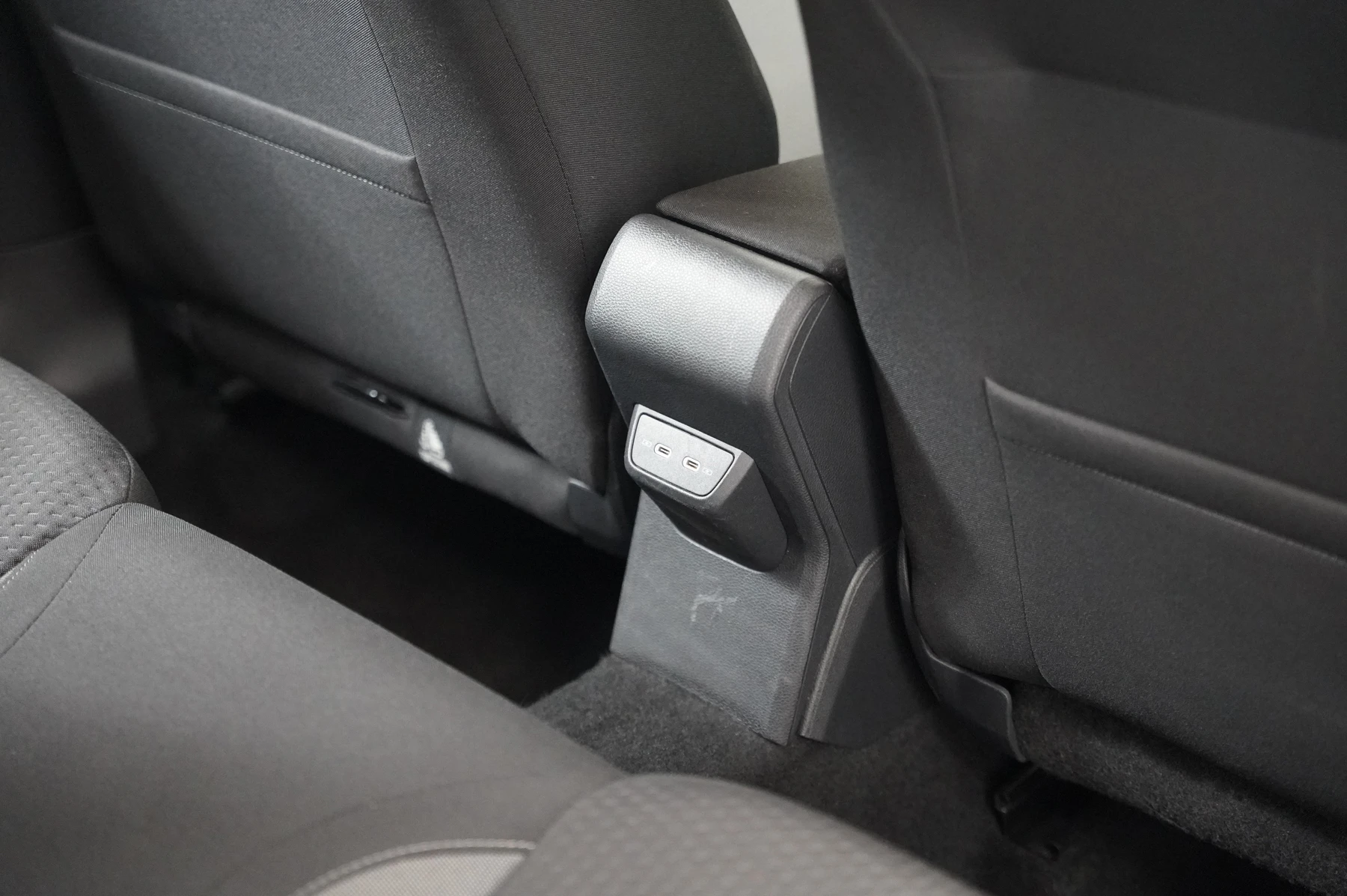 Volkswagen-Polo-image-9