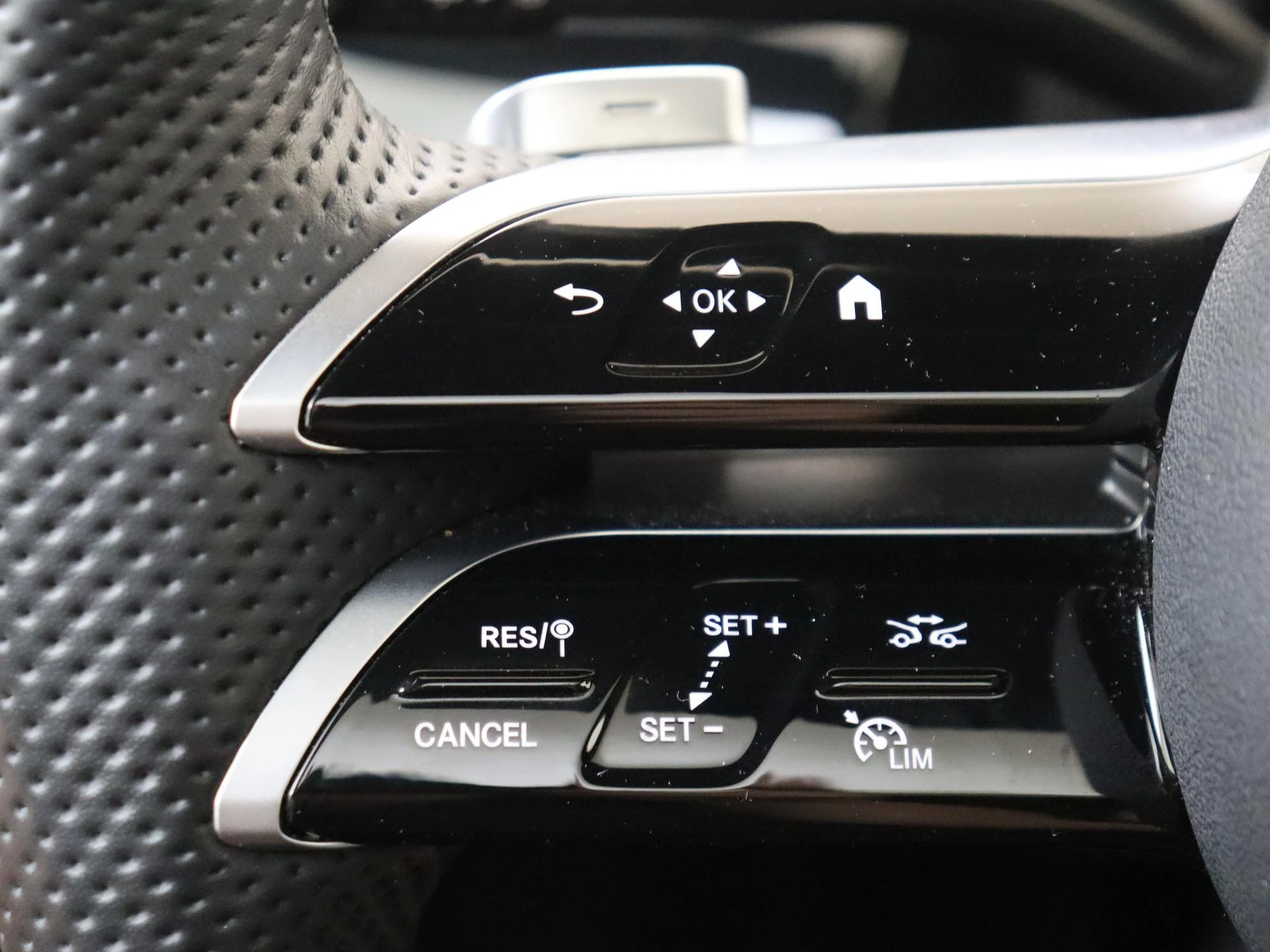 Mercedes-Benz-A-Klasse-image-12