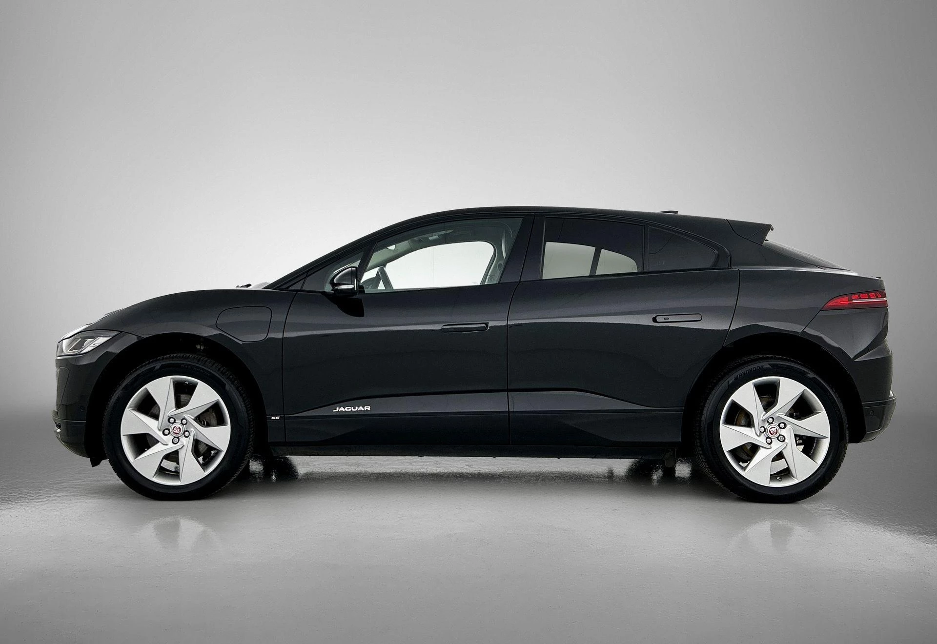 Jaguar-I-PACE-image-1
