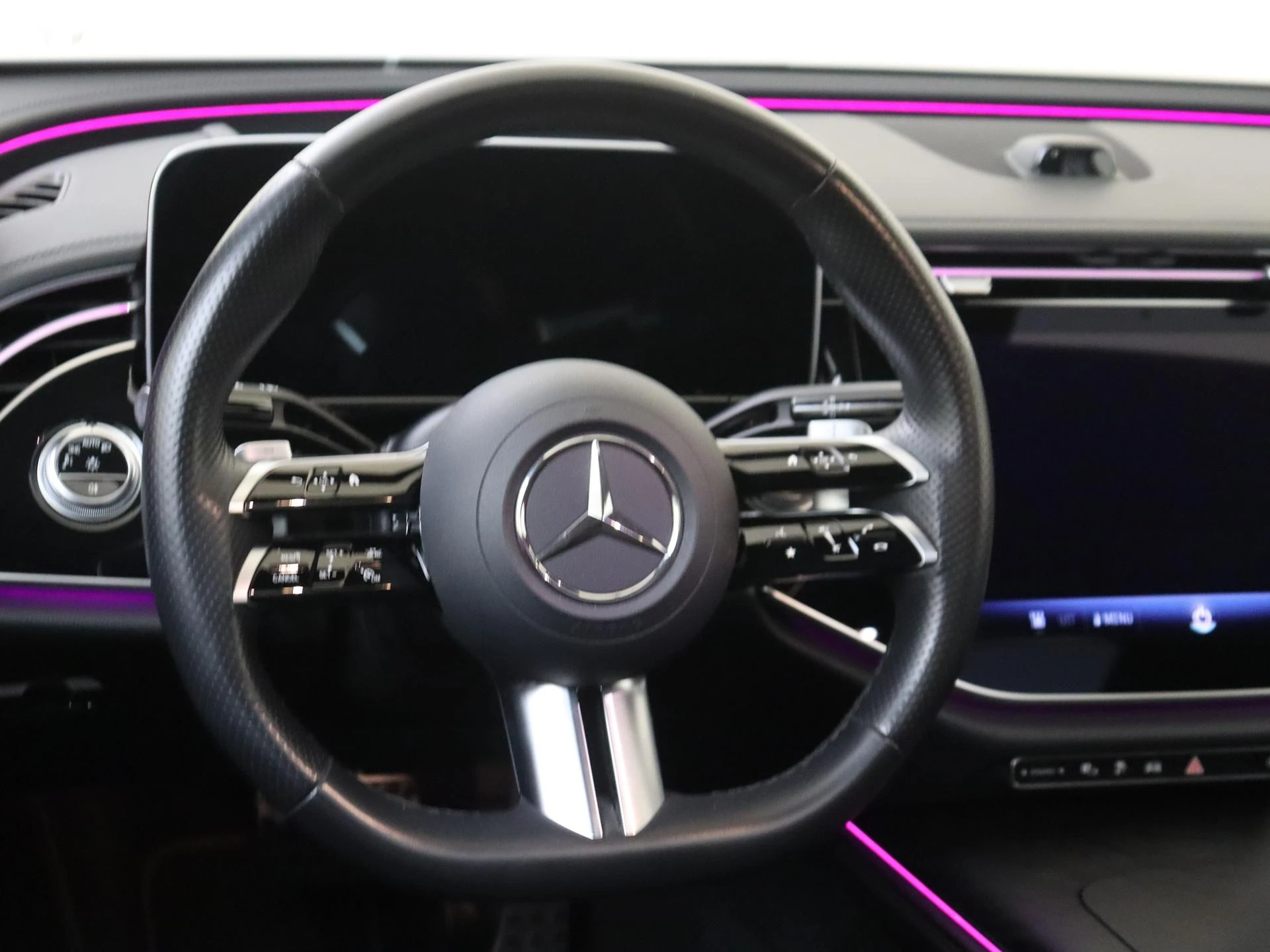 Mercedes-Benz-E-Klasse-image-11