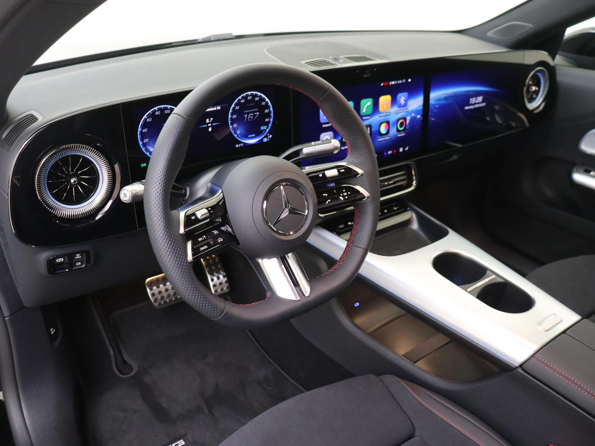 Mercedes-Benz-CLA-image-12