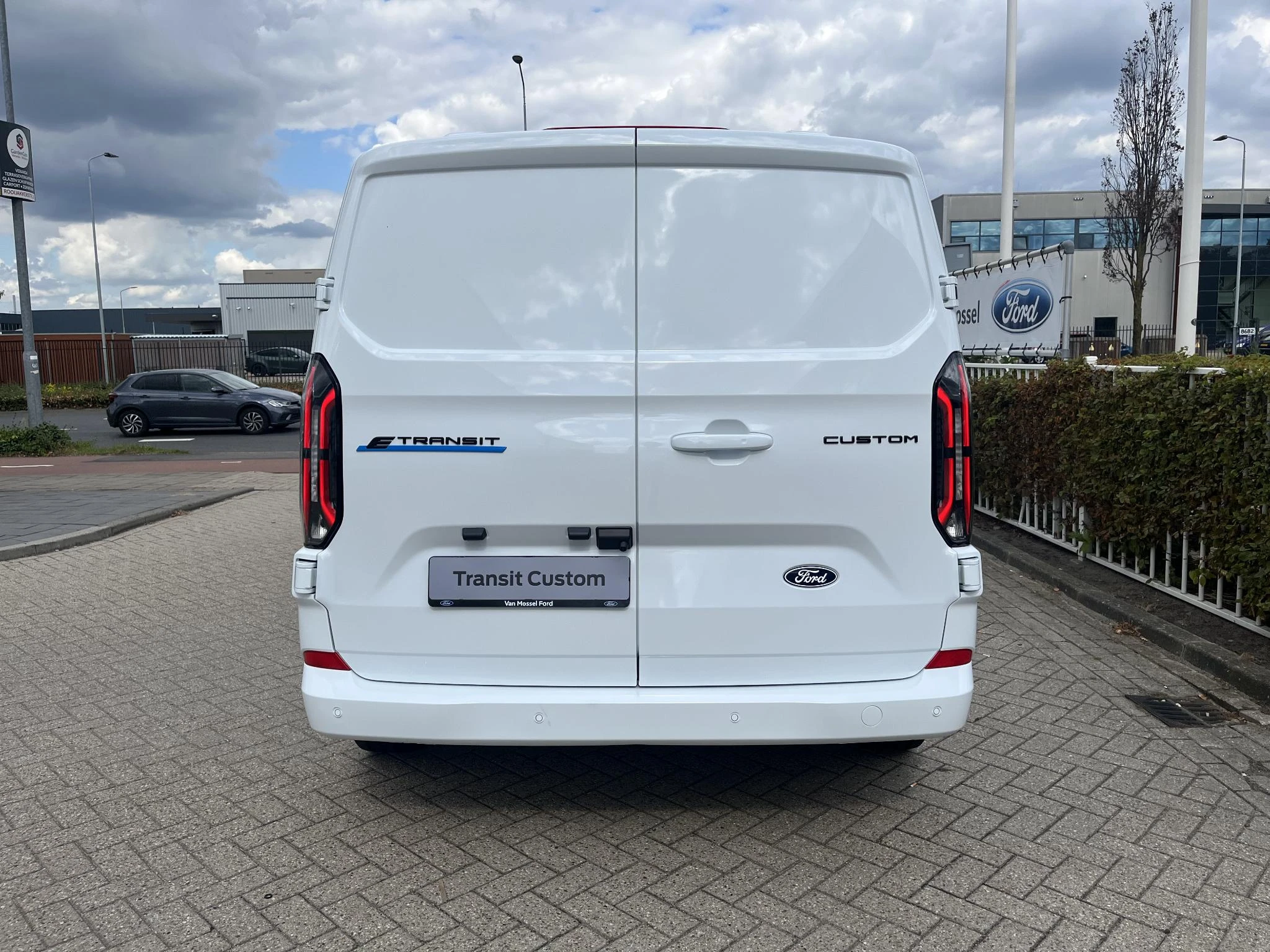 Ford-E-Transit-image-4