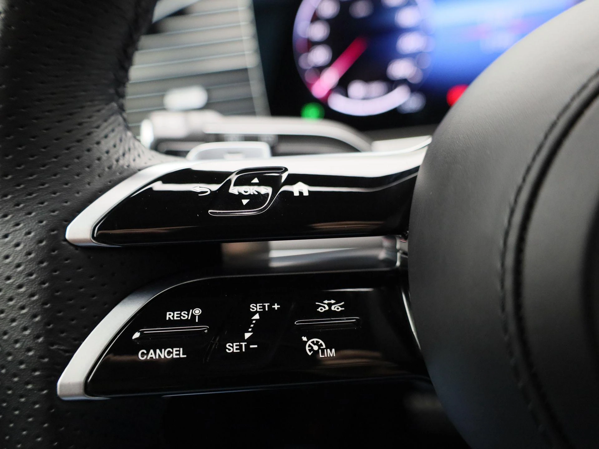 Mercedes-Benz-GLE-image-19
