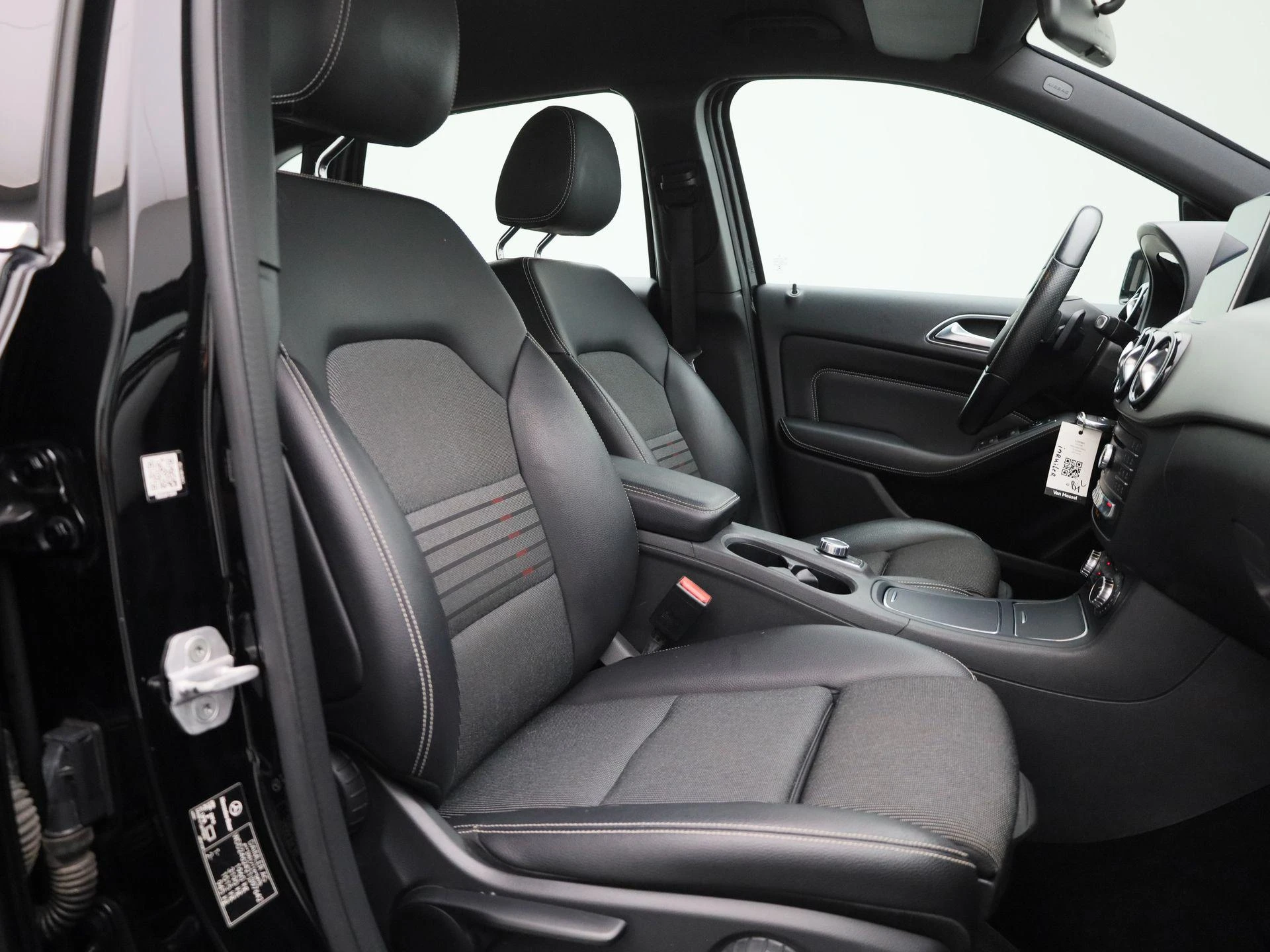 Mercedes-Benz-B-Klasse-image-32