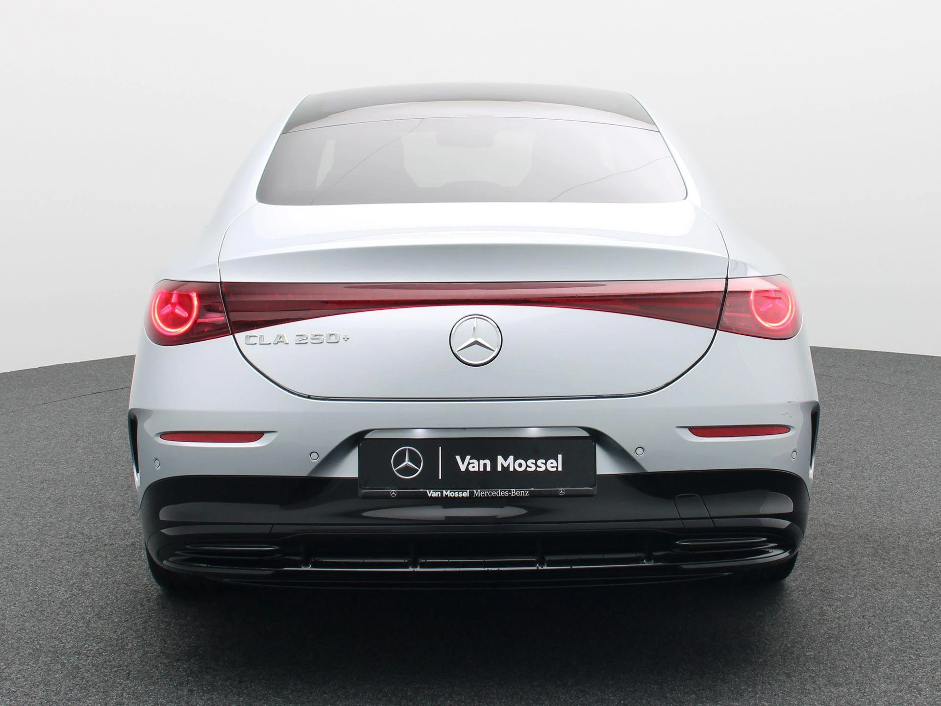 Mercedes-Benz-CLA-image-4