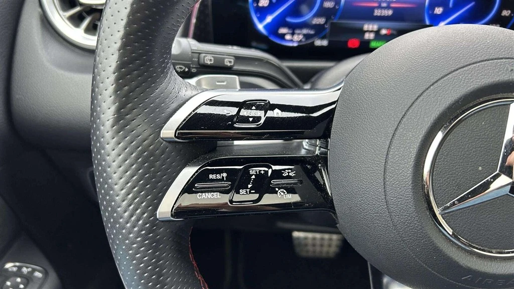 Mercedes-Benz-EQB-image-11