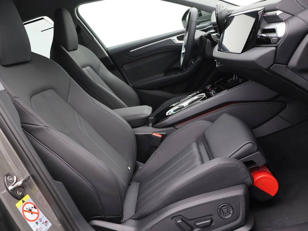 Audi A6 Avant Audi A6 Avant Advanced 2.0TDI QUATTRO DEMO 204PK *AUTOMAAT*360° CAMERA*TREKHAAK*PDC*NAVI*APP-CONNECT*...*